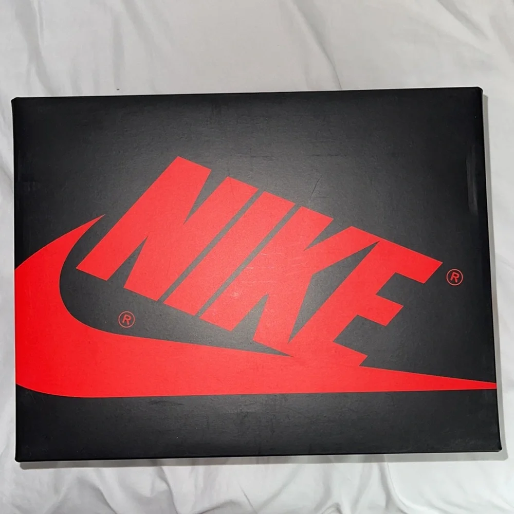 New Air Jordan 1 Retro High GS - Picture 5 of 6